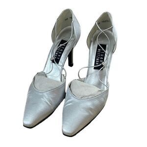 Stuart Weitzman Silver Metallic 3 Inch Heels Size 5W